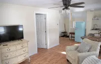 Cozy 1 king bed Apt Minutes to Okemo (Pet Friendly)