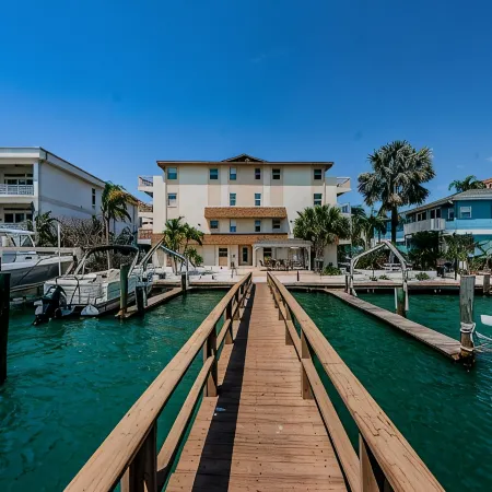 Luxury Waterfront Townhome, 4Br, with Stunning Water Views & Pet Friendly