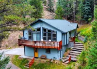 Bright & Spacious Cabin 1-mi from Idaho Springs, on 5 acres + Mountain Views!