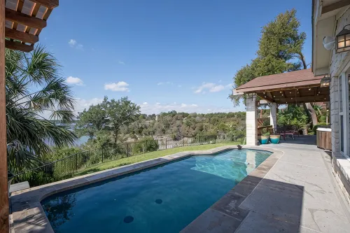 Lakefront 3 Bedroom Home with Gorgeous Sunsets and Private Pool & New Spa!