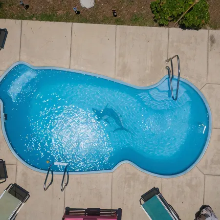 Private Pool🏊‍♂️ Hot Tub⛱ Walk or Bike to Beach🌊Soundview, Privacy Fence