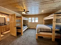 Escape to Our Cozy Lakeside Cabin-Great Sunset Views-1 Hour from Cities - Chalets