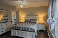 Spacious 5-bedroom farmhouse in peaceful Nokesville with Pool - 4-stjärniga