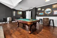Sanctuary by the Shore, Unique Stay W/ Hot Tub by Lake MI