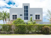 Ocean's Edge: North Side Grand Cayman Beachfront Villa Hotel a North Side