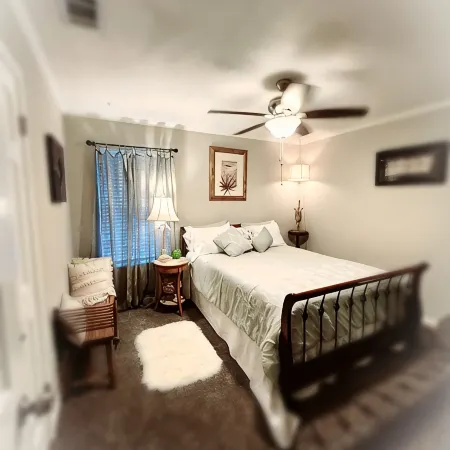 Fairhope, Daphne, down Town Mobile & Beaches!Owner Loved, Managed, and Cleaned!