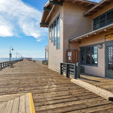 Modern Victorian Home Walking Distance To Ventura Pier and Downtown Restaurants