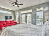 Sun City Crystal Beach 6-SEAT STREET LEGAL GOLF CART COMES WITH THIS RENTAL!!! - Private Pool