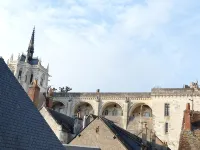 Le Passage du Roi: Historic TownHouse, Charming Courtyard - Steps from Chateau! - 3-Star