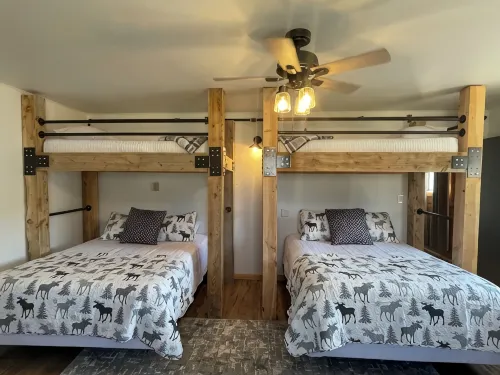 Cozy 1-bedroom apartment unit C, sleeps 6  across from famous Cody Nite Rodeo!