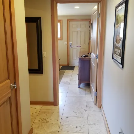 Lake View Condo across from the Public Park and Beach, Downtown Chelan!
