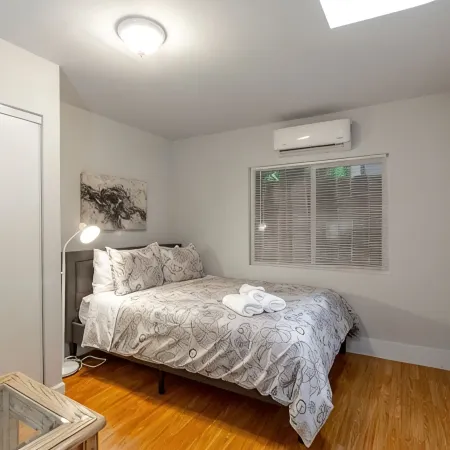 Marbella Lane - 2BR Guest House Dtwn RWC Pking