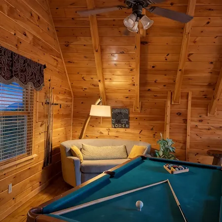 ♡♡Mtn View W/easy Access, Hot Tub, WiFi,  Smart TV & 10 Minutes to Attractions♡♡