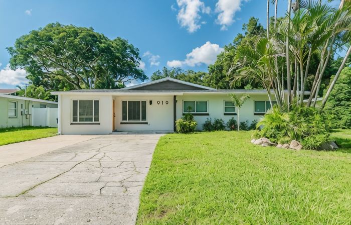 Home w/Heated Pool 10 Mins to Clearwater Beach!