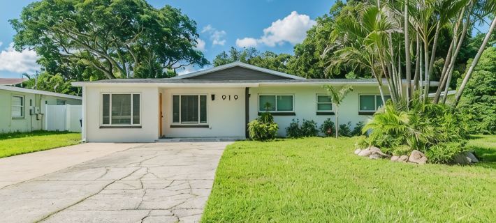 Home w/Heated Pool 10 Mins to Clearwater Beach! Hotels in Largo