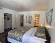 Apt H- upstairs furnished 2bed/2bath in DT Palm Springs with mountain view