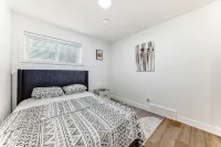 1-Bed, w/ In-Unit Washer & Dryer, Cozy Living,1-2 Min Drive to Anthony Henday! - 방갈로