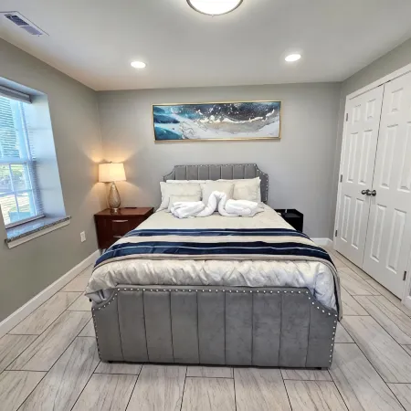 Cozy 1-bedroom apartment in Lumberton with AC, WiFi.