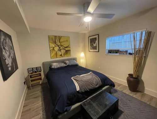 Apt in the Heart of Montrose! World Cup Special! - Condos