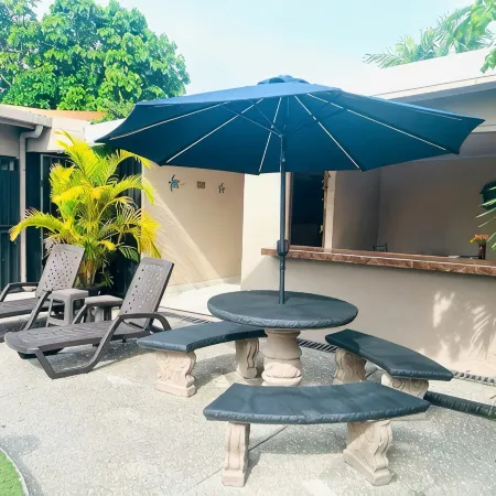Private residential home for 8 with private pool; 5 min walk to Jacó Beach.