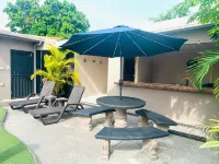 Private residential home for 8 with private pool; 5 min walk to Jacó Beach.