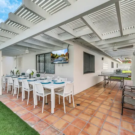 Private Pool,Pickleball+Basketball,Gameroom, Bocce+Horseshoe+Grassy Yard 4 Games