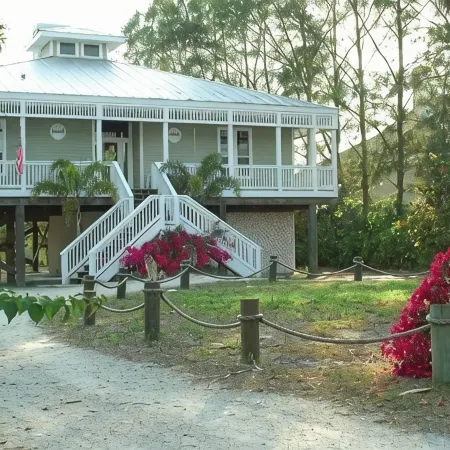 Beautiful Palm Island House! Walk2Beach. Pool, Spa, Kayaks, Bikes, Dock.Amazing! Отели в г. Пласида