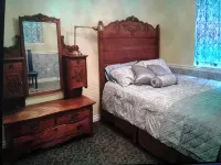 The Sirens Hideaway a charming Victorian Farmhouse - 2-Star