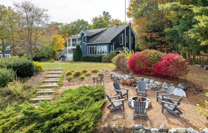 Lakefront Retreat | Sleeps 10 | Private Beach