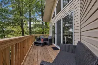 Mountain Chic Retreat-Harpers Ferry, the AT, Wine country w/ Lake Beach passes! - 4-Star