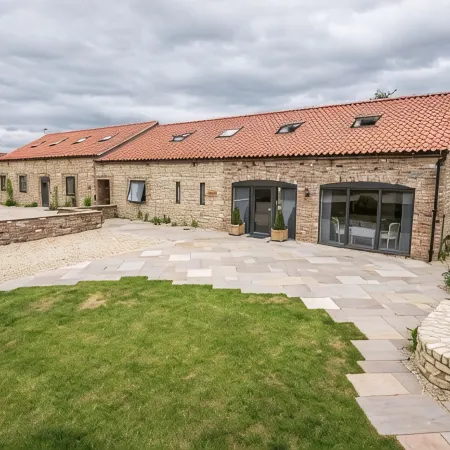Lincoln 4-Beds Sleeps 13 Hot Tub & Pet Friendly