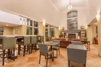 Holiday Inn Express & Suites MANTECA CITY CENTER by IHG - breakfast