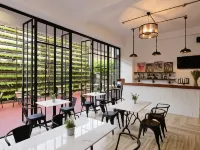 Ruenthip Pattaya Hotels near Mum Aroi Naklua
