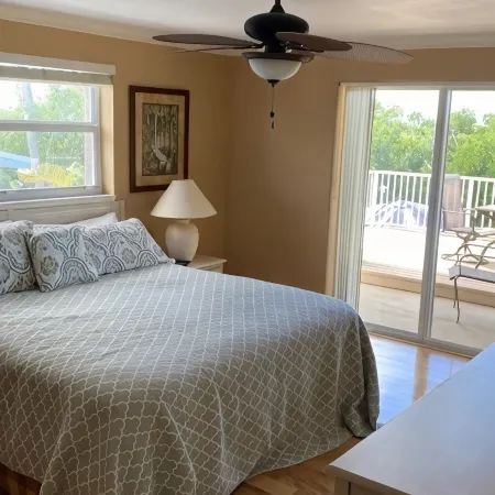Islamorada Boaters Paradise with 70' Dock and private beach access..
