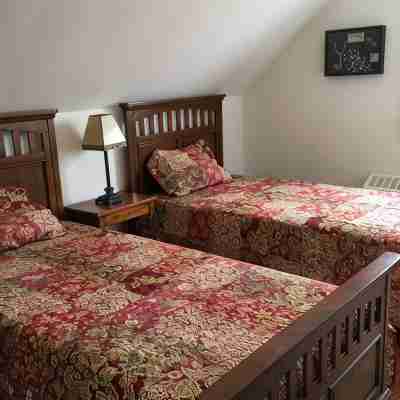 views! Location! Historic 2BR/1BA loft with Views-Downtown Telegraph House Rooms