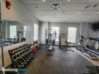 Divya Sutra Plaza and Conference Centre Calgary Airport - Gym
