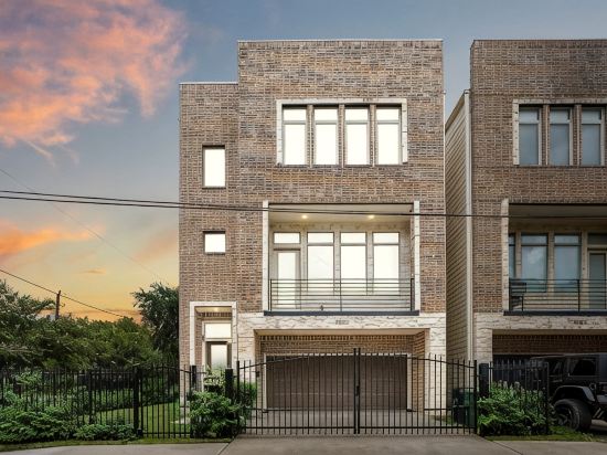 Posh Dtwn/Midtown Home w Stunning Roof-Top Terrace
