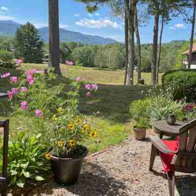 Glen Condo w/ Mountain Views: Walk to Story Land Hotel Exterior