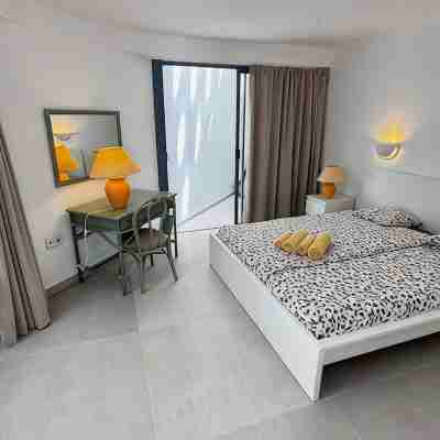 Villa Bianca, with Its Own Pool and Wi-Fi, Close to the Ocean, Sheltered Courtyard (Patio) Rooms