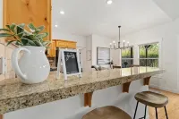 Meridian Patio Home with Games, Seasonal Pool, Close to EVERYTHING! Pet friendly - Wifi