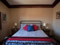 Plaza Perch~Downtown~Walkable Hotels in Arcata