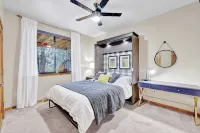 Designer Mountain Chalet • 1 Acre • Dual Primary Suites • Game Room • Sleeps 12