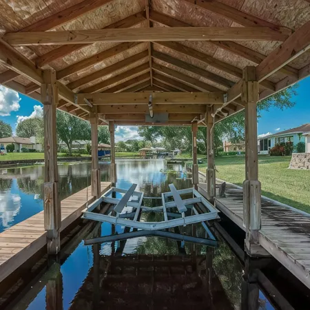 Welcome to Floridays...a quiet place by the lake