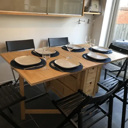 Riverside Home. 3 Bedroom. Free Parking. 10 mins to Newcastle Centre