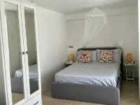 Peaceful Village studio 1 minute walk from one of the best beaches in Antigua. - 3 星級