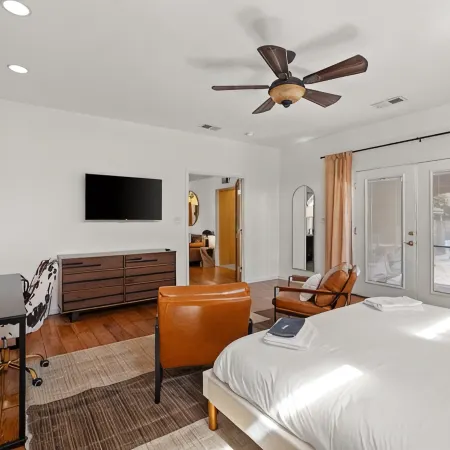 Luxury Amenity Paradise! Sleeps 18 - Pool, Hot Tub, Game Room, Golf, Fire Pit!