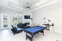 Luxury 4BR South CC! 15 Min to Beach, Fast WiFi, 6 Beds & Fireplace!