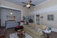 Historic "Battle House" Apartment - Uptown Columbus