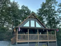 4 Bedroom 3 Bathroom with Covered Porch in Gated Golf Community-HotTub & FirePit