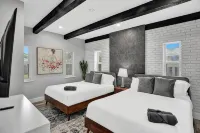 LUX 6BR 4Bath Htd Pool & Jacuzzi Mini Golf G-Room - Wifi